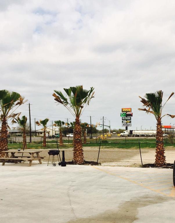 Texan Inn And Suites Tilden Εξωτερικό φωτογραφία