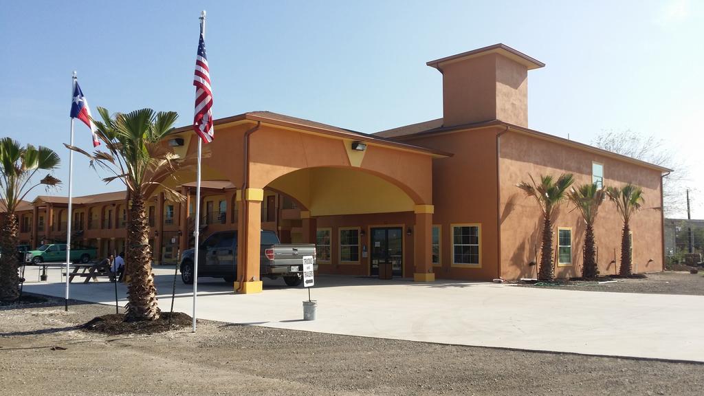 Texan Inn And Suites Tilden Εξωτερικό φωτογραφία