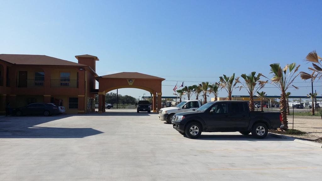 Texan Inn And Suites Tilden Εξωτερικό φωτογραφία
