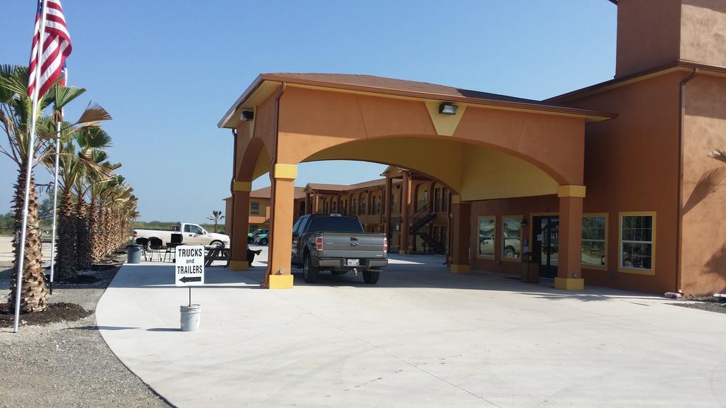 Texan Inn And Suites Tilden Εξωτερικό φωτογραφία
