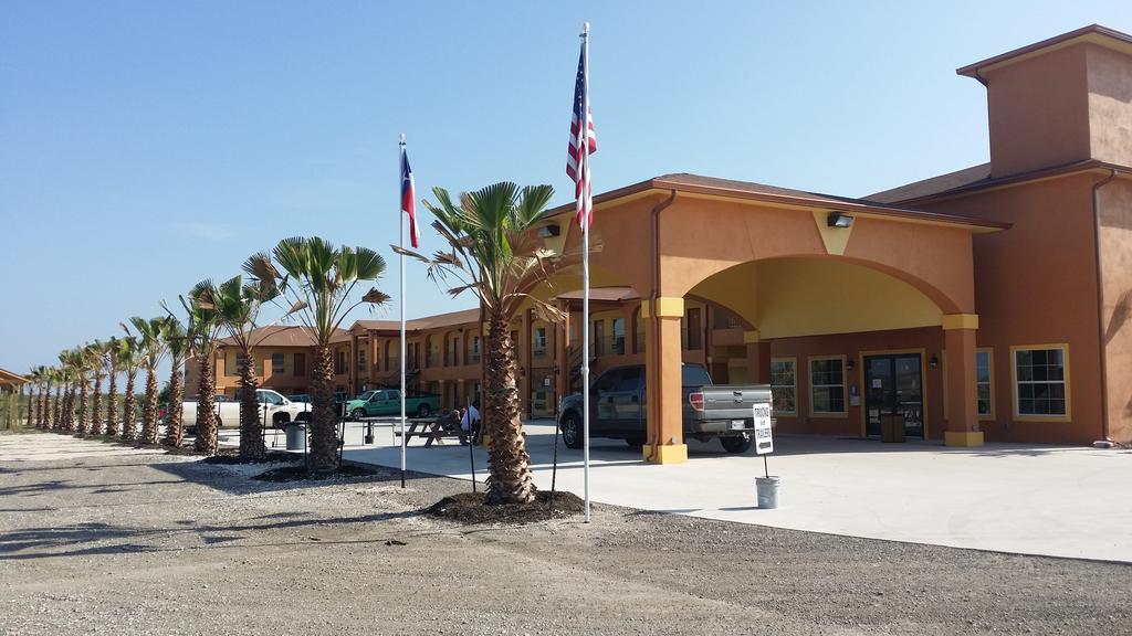 Texan Inn And Suites Tilden Εξωτερικό φωτογραφία