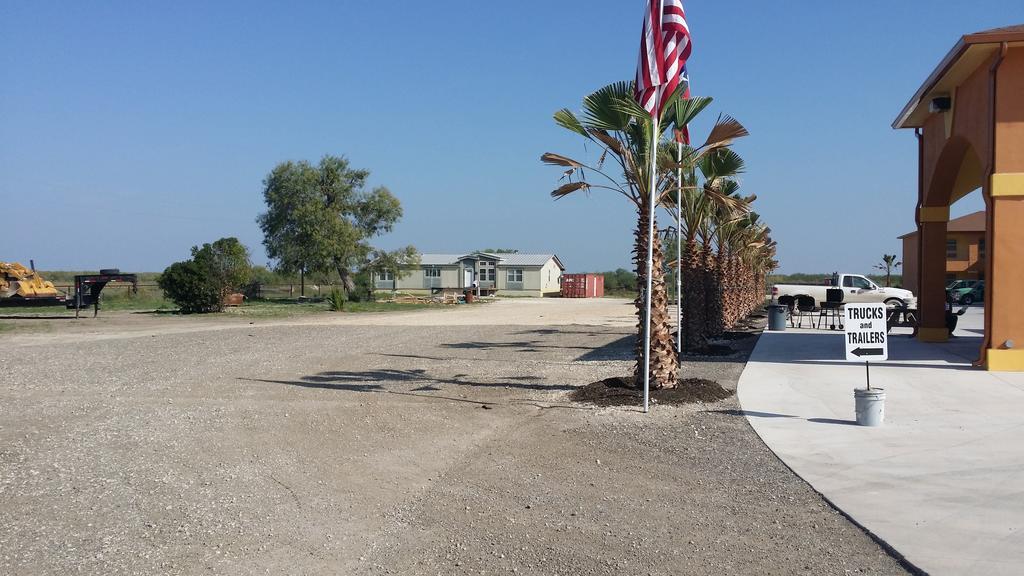 Texan Inn And Suites Tilden Εξωτερικό φωτογραφία