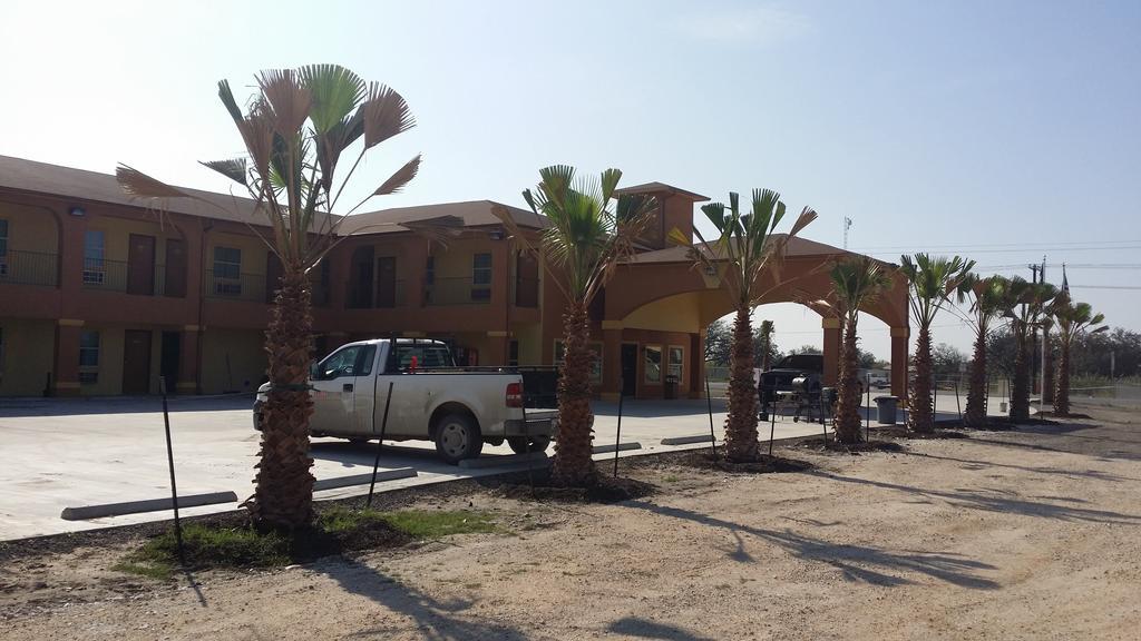 Texan Inn And Suites Tilden Εξωτερικό φωτογραφία